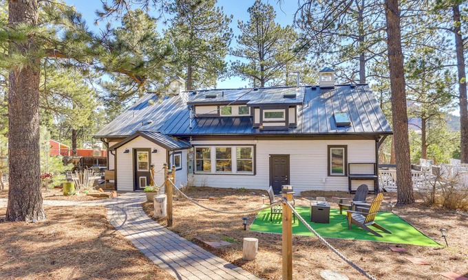 Larkspur Casa | Vintage Farmhouse w/ Hot Tub in Larkspur