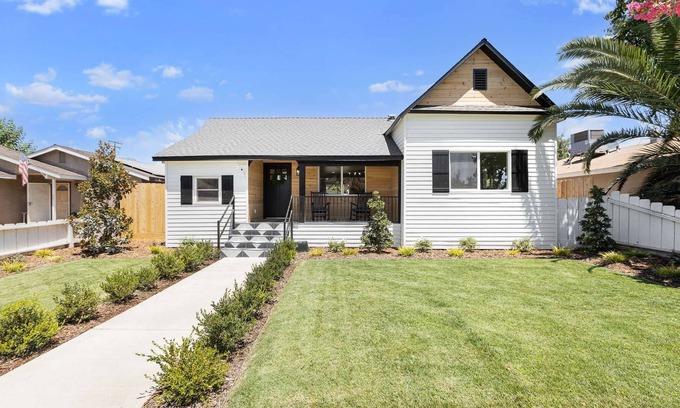 Exeter Casa | Vintage Modern Cottage in Downtown Exeter + Near Sequoia National Park