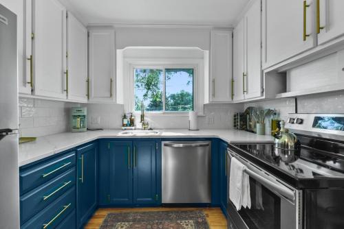 Omaha Casa | Vintage Modern Mid-Century Gem