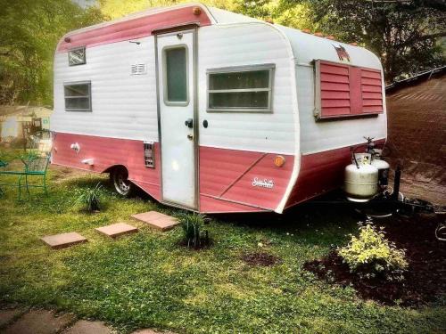 Durham Casa | Vintage Scotty Camper Cottage Durham NC