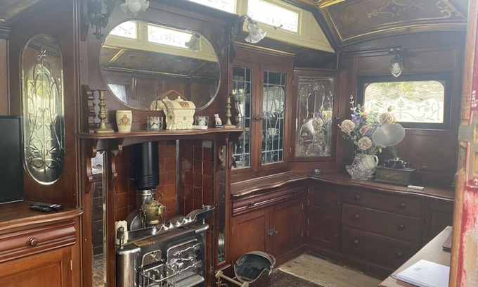 Turnchapel Casa | Vintage Showman's Wagon For Two Close to Beach