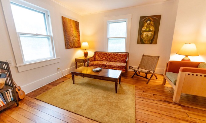 Lee's Summit Apartamento | Vintage Space! 60 Seconds from Downtown Lee Summit
