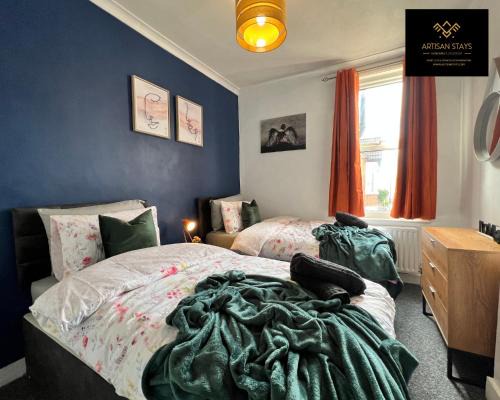 Southend-on-Sea Casa | Vintage Vibes By Artisan Stays in Southend-On-Sea I Contractors I Pvt Parking I Sleeps 5
