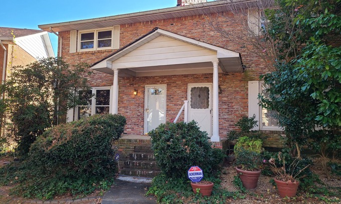 Union City Casa | Vintage Victorian Styled Townhome