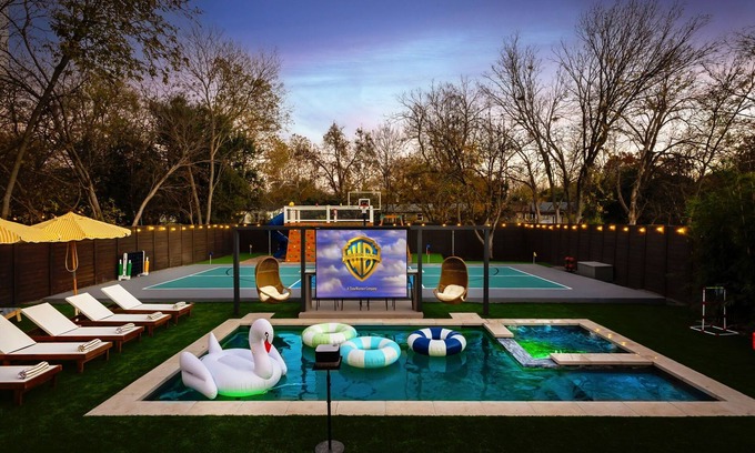 Brentwood Casa | Vinyl Vault: Pickleball, Pool, Playground, Poker