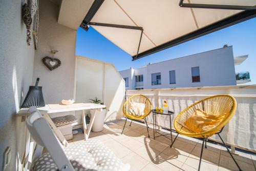 Cove Tri Zala (Zrnovo) Apartamento | Violet Red Yellow Apartments