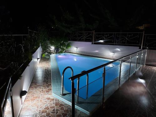 Volos City Centre Apartamento | Violet Studio με πισίνα