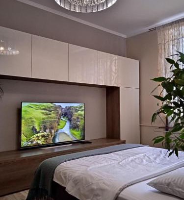Rivne Apartamento | VIP Квартира Подобово Центр, 2 кімнати, Смарт ТВ, Документи