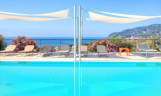 Diano Marina Apartamento | ViP Suite - apartment in modern Hi-Tech villa, with Jacuzzi and swimming pool, sea-view