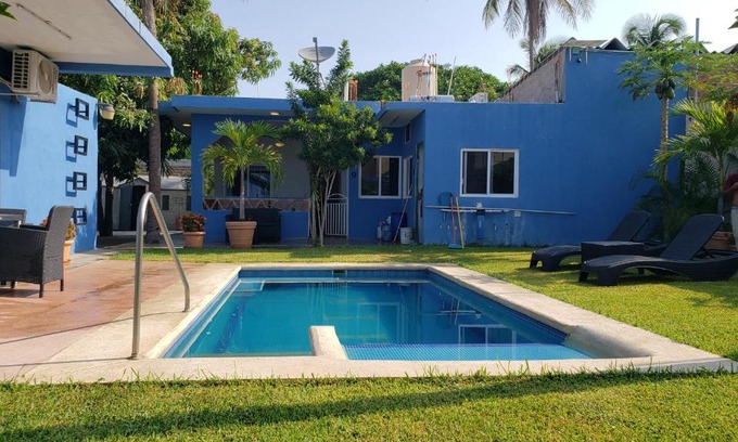 Barra de Navidad Otro | VIP Trailer Park and Bungalows.