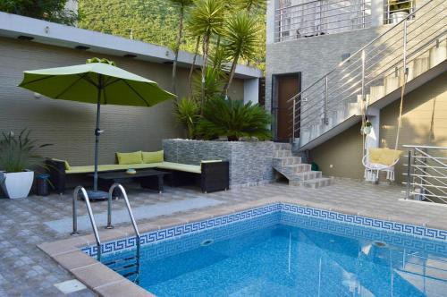 Kumbor Apartamento | VIP Villa with Private Pool & Parking