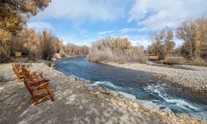 Gunnison Cabina | Virgil’s Cabin on the River