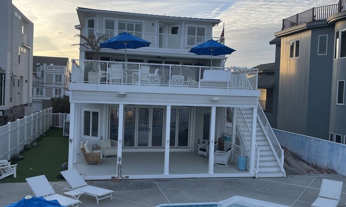 Virginia Beach Casa | Virginia Beach, Family Home CROATAN: Ocean front home in private neighborhood