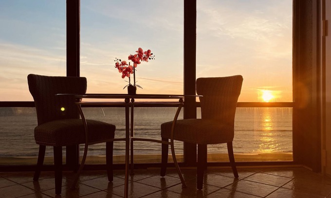 Virginia Beach Condominio | Virginia Beach, oceanfront, boardwalk, beach, fun, dolphins