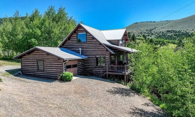 Virginia City Cabina | Virginia City Mountain Splendor!