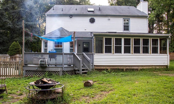 Chesterfield Casa | Virginia poolside Oasis: your Woodland Escape