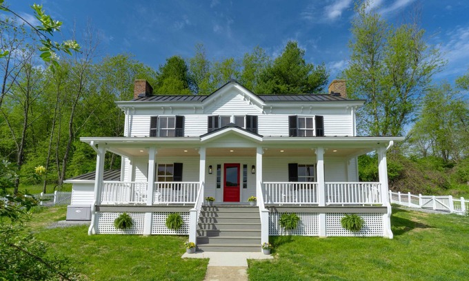 Simmonsville Otro | VIRGINIA TECH FAMILIES - 200 YEAR OLD FARMHOUSE