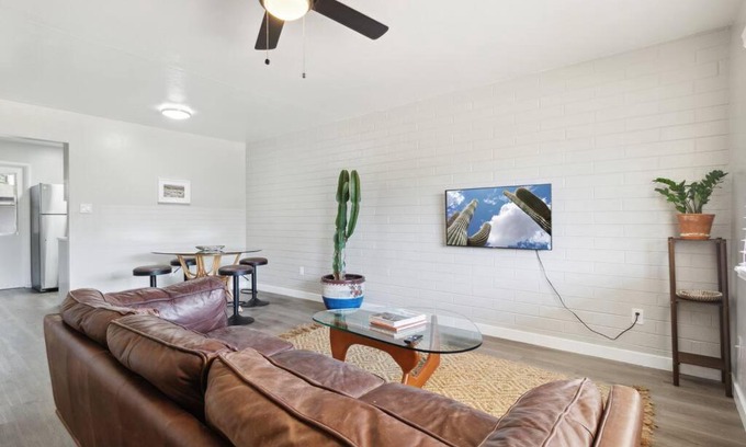 Camelback East Apartamento | Viridian Biltmore Villa with Pool