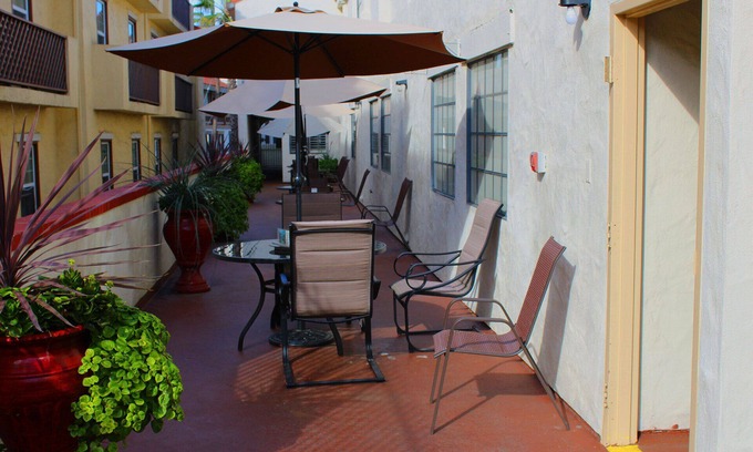 Old Town Hotel | Visit Sunset Cliffs, San Diego! 4 Family-friendly Units w/ FREE Breakfast