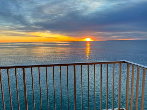 Faro de Cullera Apartamento | Vista al mar con piscina