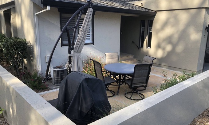 Yountville Condominio | "Vista Creek" Condo is just a short walk into the center of charming Yountville.