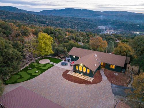 Oakhurst Casa | Vista Haven with stunning views/hot tub/mini golf