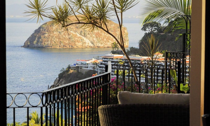 Zona sur Villa | Vista Los Arcos of Mismaloya - Jungle Villa with Ocean Views!