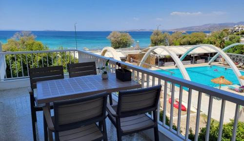 Saronida Apartamento | VISTA MARE beachfront apartment.