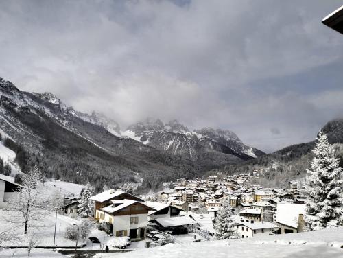 Forni di Sopra Apartamento | Vista mozzafiato sulle Dolomiti Friulane