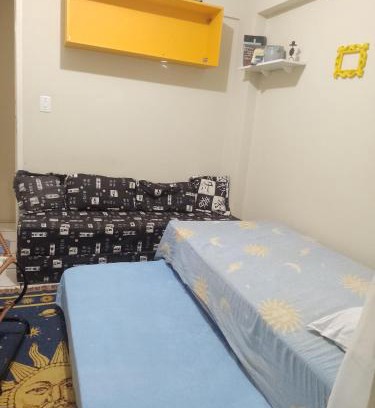 Bairro Novo Casa | Vista para o mar e Farol de Olinda, Perto da FACULDADE DE MEDICINA DE OLINDA , Cama Solteiro Com colchão Adicional, Estante e Ventilador