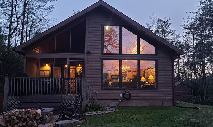 Sautee Nacoochee Cabina | Vista Ridge Cabin, A Romantic Getaway in Helen, GA