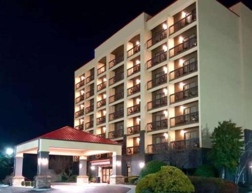 Pigeon Forge Hotel | Vista Suites Near Island and Leconte Convention Center