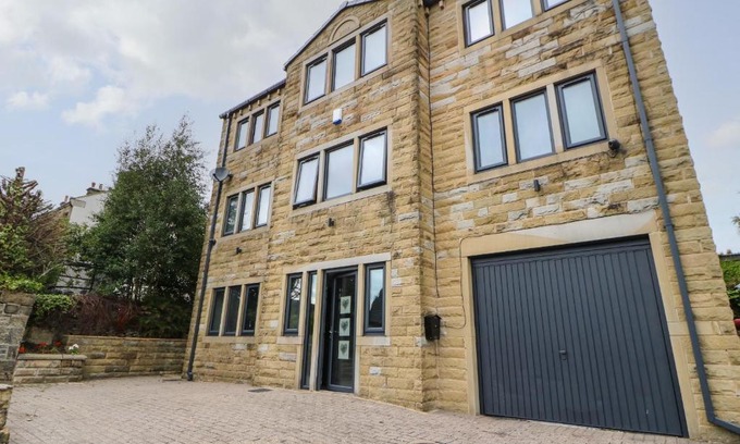 Meltham Casa | Vista Tasso
