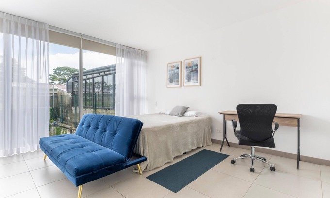 Curridabat Apartamento | Vista Verde iFreses, 2nd floor! AC, TV and Pool
