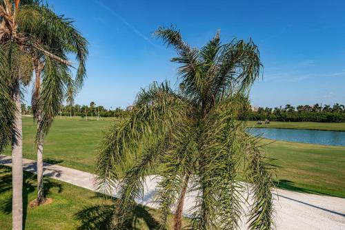 Isla del Sol Casa | Vista Verde N Golf Course Villa on the 12th Green