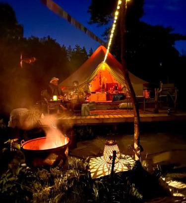 Lillykyrka Otro | Vista Vibes Glamping -tältet