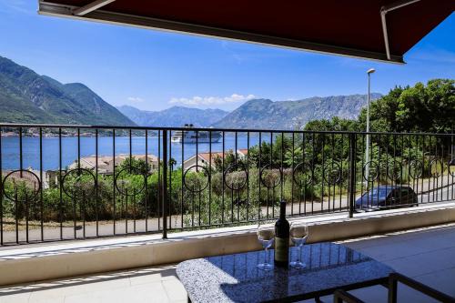 Dobrota Apartamento | VistaPool Residence Kotor