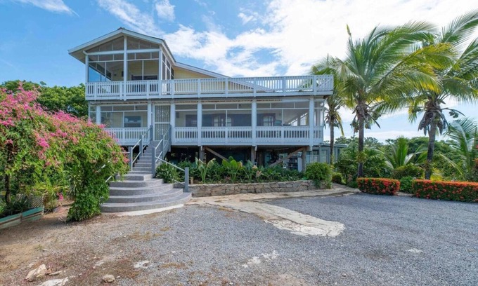 Politilly Bight Casa | Vistas 360 Yellow – 3 Bedroom Paradise Home