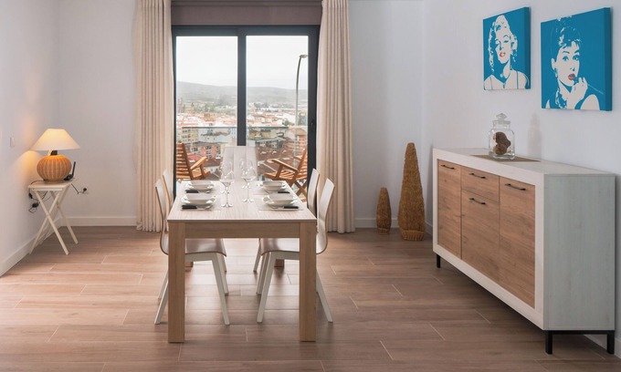Plasencia Apartamento | ¡Vistas increíbles y confort en Plasencia! Apartamento con piscina, garaje .