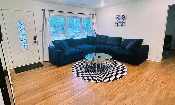 Collier Heights Casa | Visual Illusion themed 3-bedroom house near downtown Atlanta