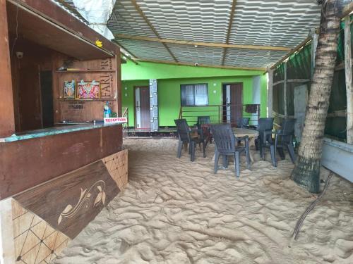 Hireguthi Hotel | Vitamin Sea Beach Front