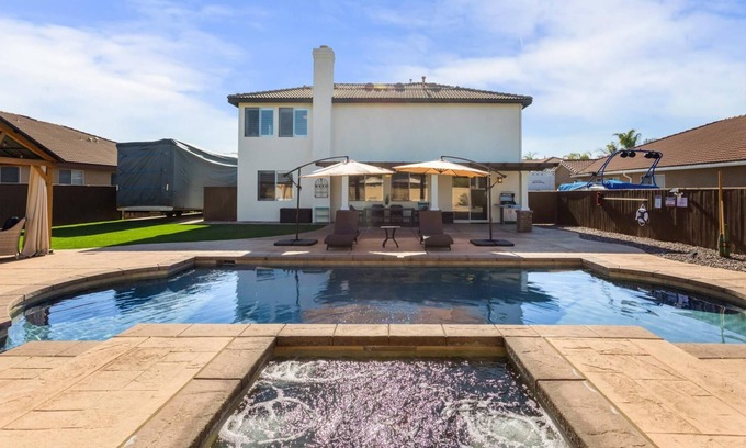 Wildomar Casa | Viva la Vino-Pool and Jacuzzi