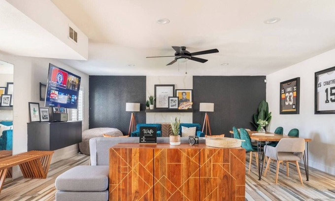 Rancho Oakey Casa | Viva Las Vegas Retreat in the Heart of Sin City!
