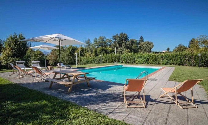 Capannori Villa | VIVI - villa con piscina privada. WiFi gratuito. Lucca.