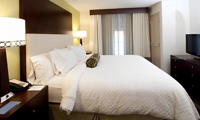 Eden Casa | Vivid Suite for Your Next Getaway! Free