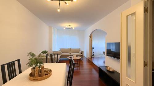 Sigueiro Apartamento | VIVIENDA OLGA, piso tranquilo con parking a 10 min de Santiago