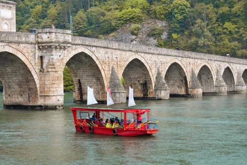 Visegrad Alquiler De Eote | Vožnje brodićima Višegrad