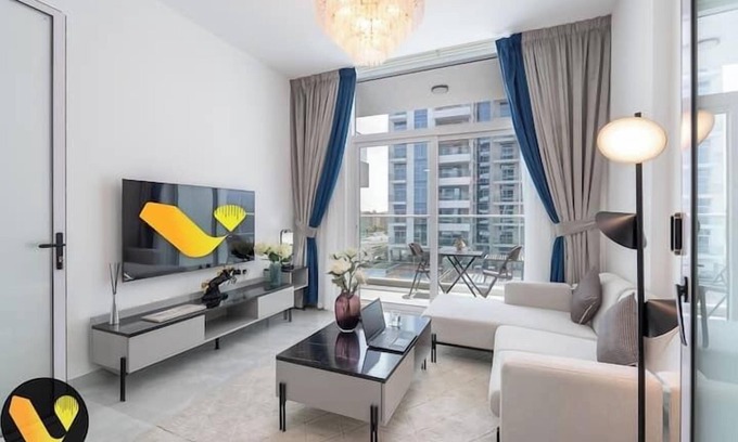 Discovery Gardens Apartamento | Vogue Elegance at Pearlz near Metro