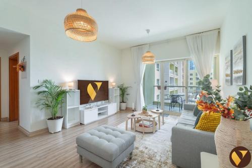 The Greens Apartamento | Vogue Modern One-Bedroom Apartment in The Greens by Emaar with balcony