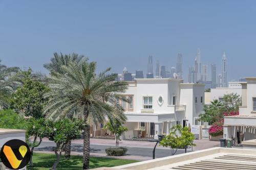 Emirates Hills Villa | Vogue Villa Near Golf/Ski Dubai/Ibn Battuta Mall